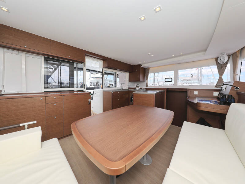 Lagoon 450 SporTop OASIS