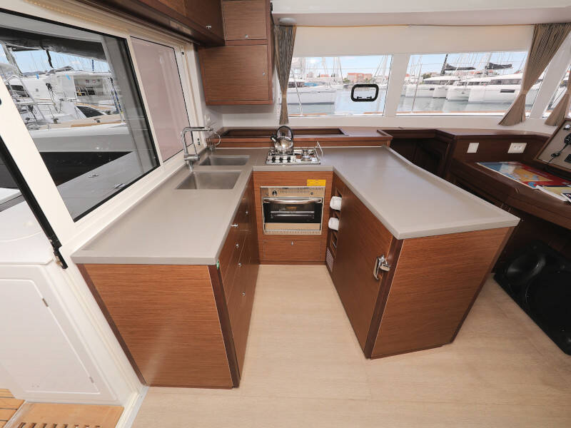 Lagoon 450 SporTop OASIS