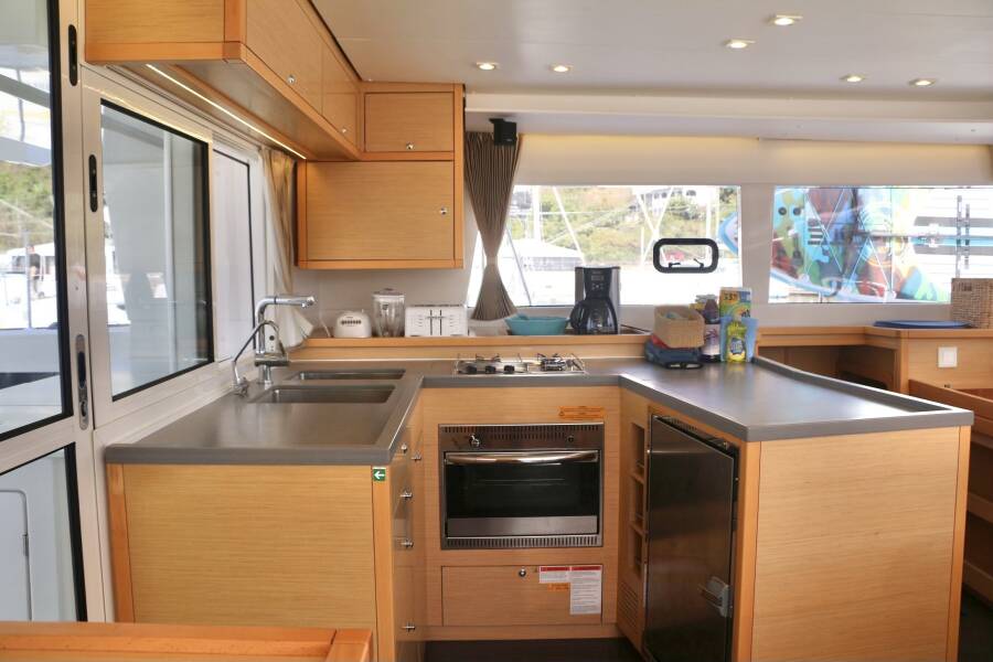 Lagoon 450 Peace Out