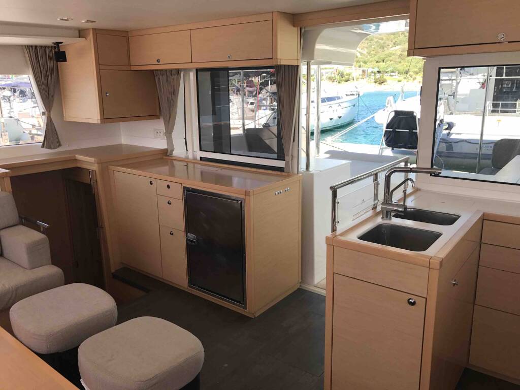 Lagoon 450F Dugongo (Solar Panels, WM)