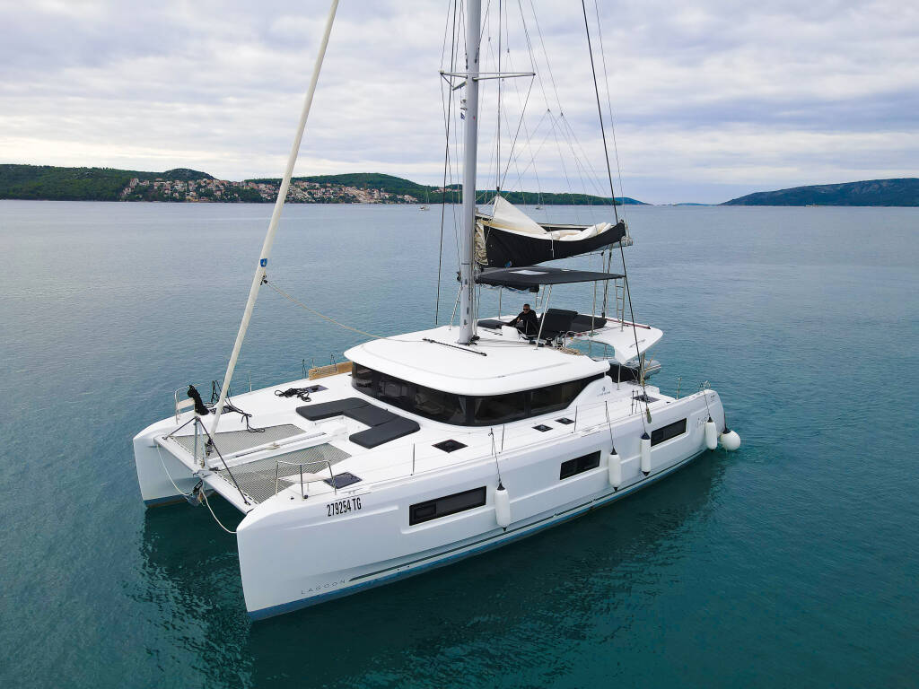 Lagoon 46 Fly Galeb