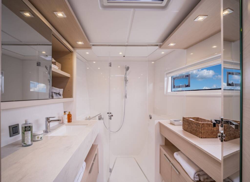 Lagoon 46 Flybridge Overseas