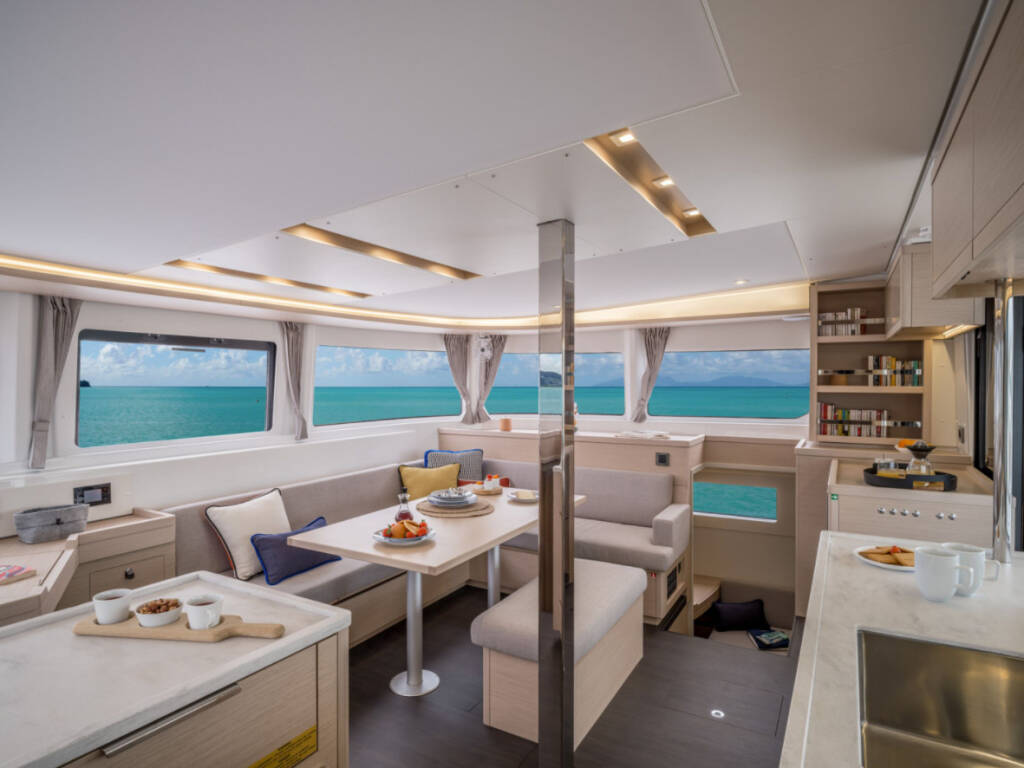Lagoon 46 Flybridge SunDay
