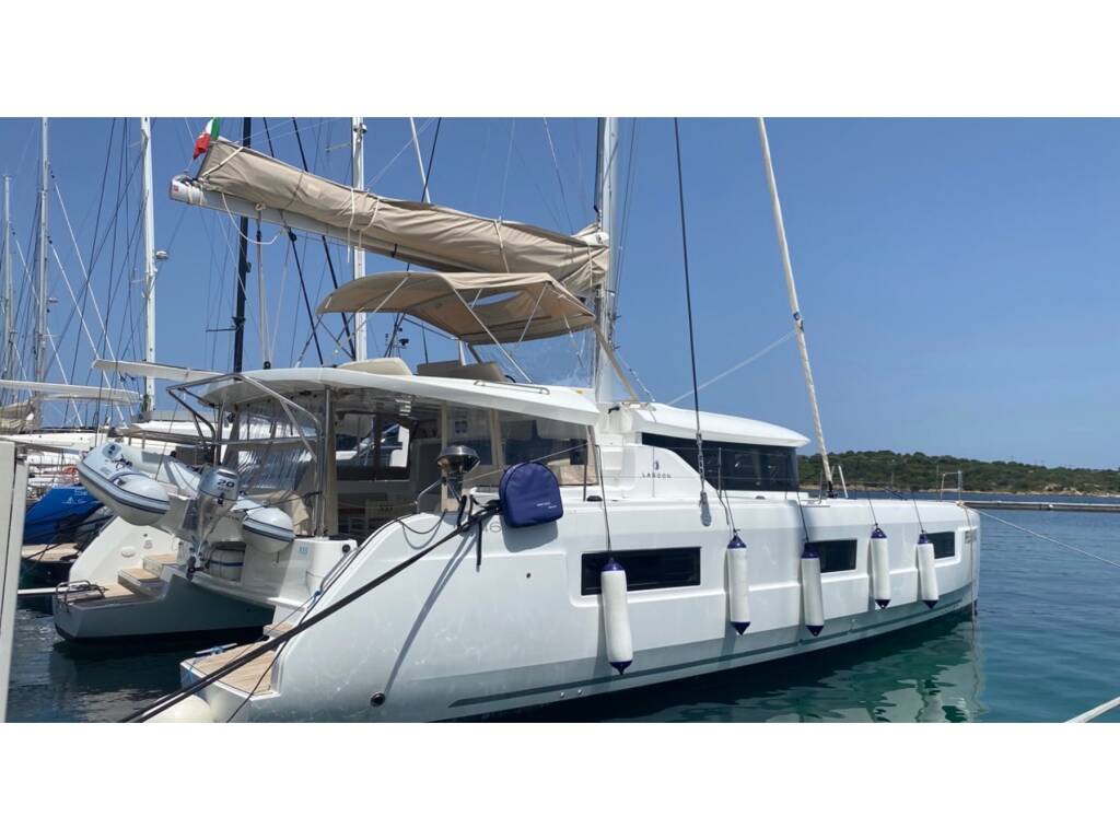 Lagoon 46 • Blue Alma (A/C, WM, Generator, Inverter 12/220V)
