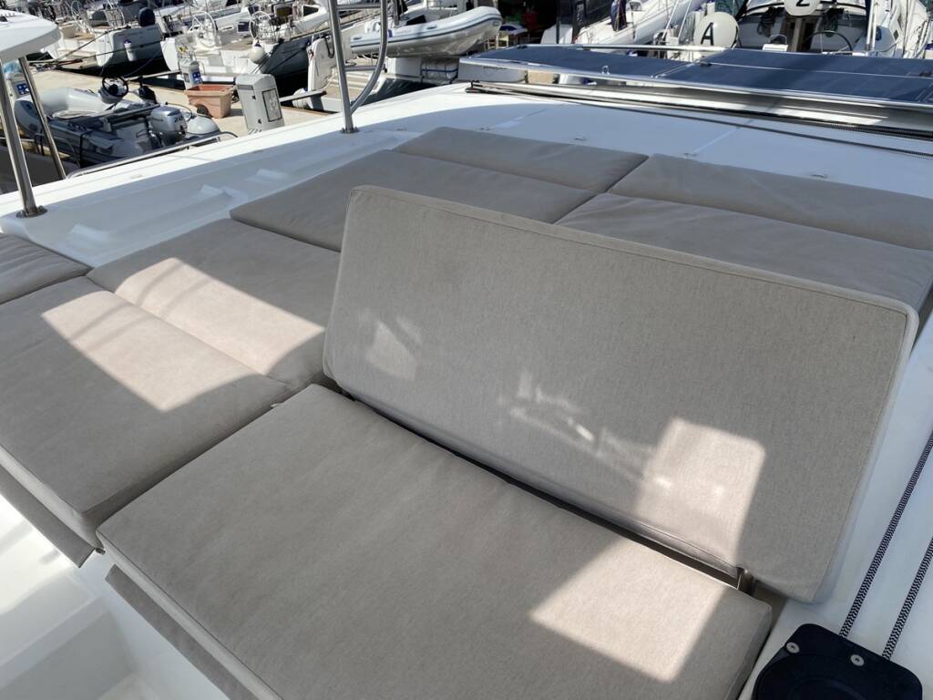 Lagoon 46 Rolling Stones (A/C, WM, Generator, Inverter 12/220V)