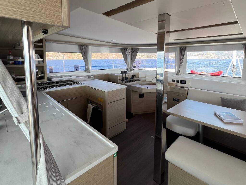 Lagoon 46 Ledi - Premium Crewed line