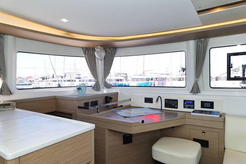Lagoon 46 SHIP HAPPENS