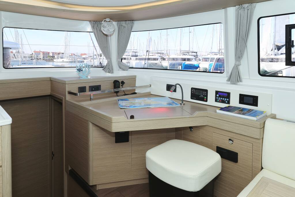 Lagoon 46 SHIP HAPPENS
