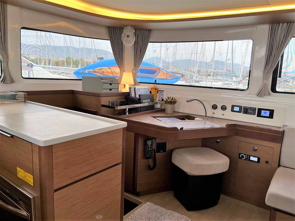 Lagoon 46 WHITE PEARL (generator, air condition, water maker, 2 SUP free of charge) *Skippered only*