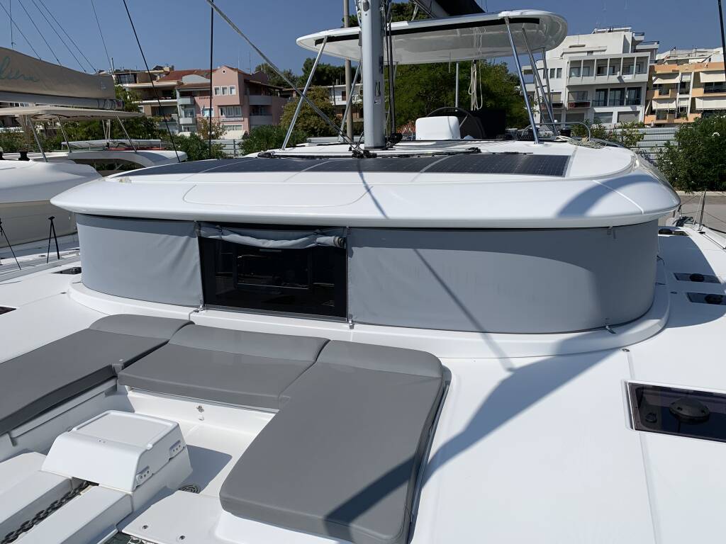 Lagoon 46 Selene | A/C generator watermaker