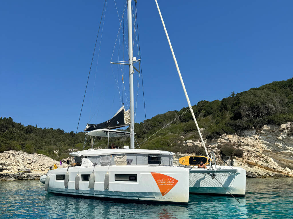 Lagoon 46 Selene | A/C generator watermaker