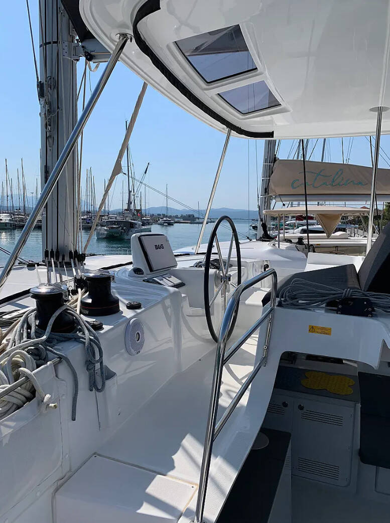 Lagoon 46 Selene | A/C generator watermaker