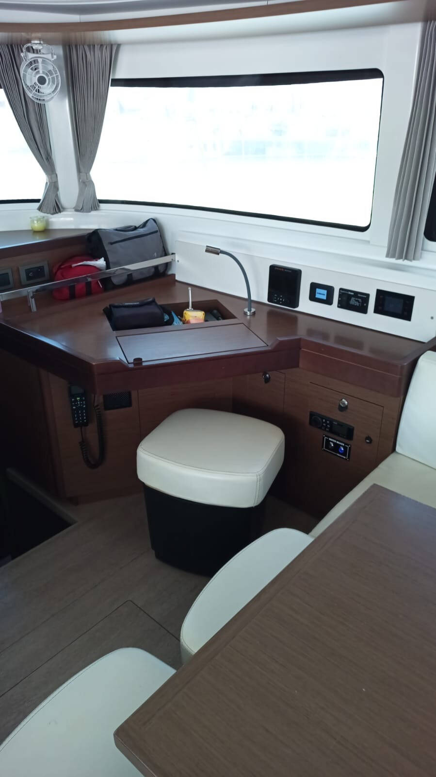 Lagoon 46 Selene | A/C generator watermaker