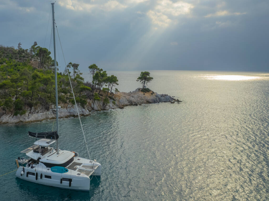Lagoon 46  ASTRAEUS