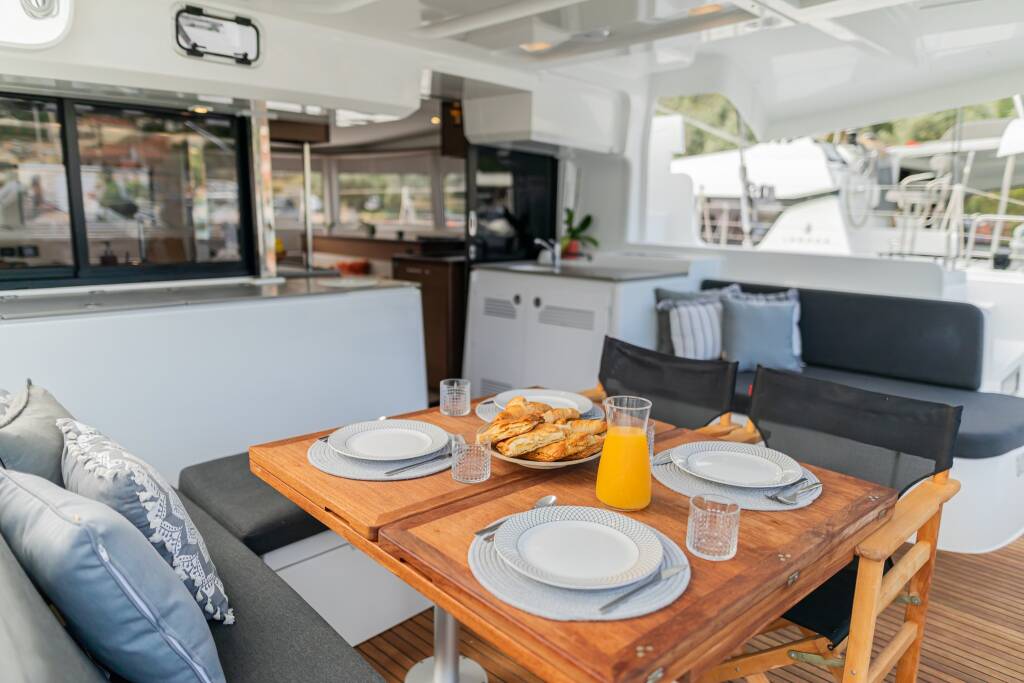 Lagoon 46  LINO
