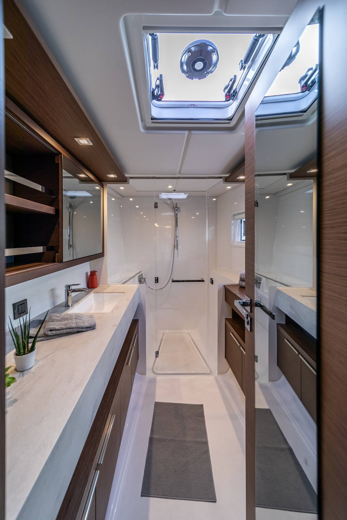Lagoon 46  LINO