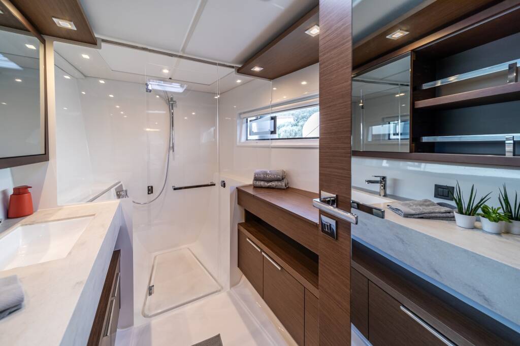 Lagoon 46  LINO