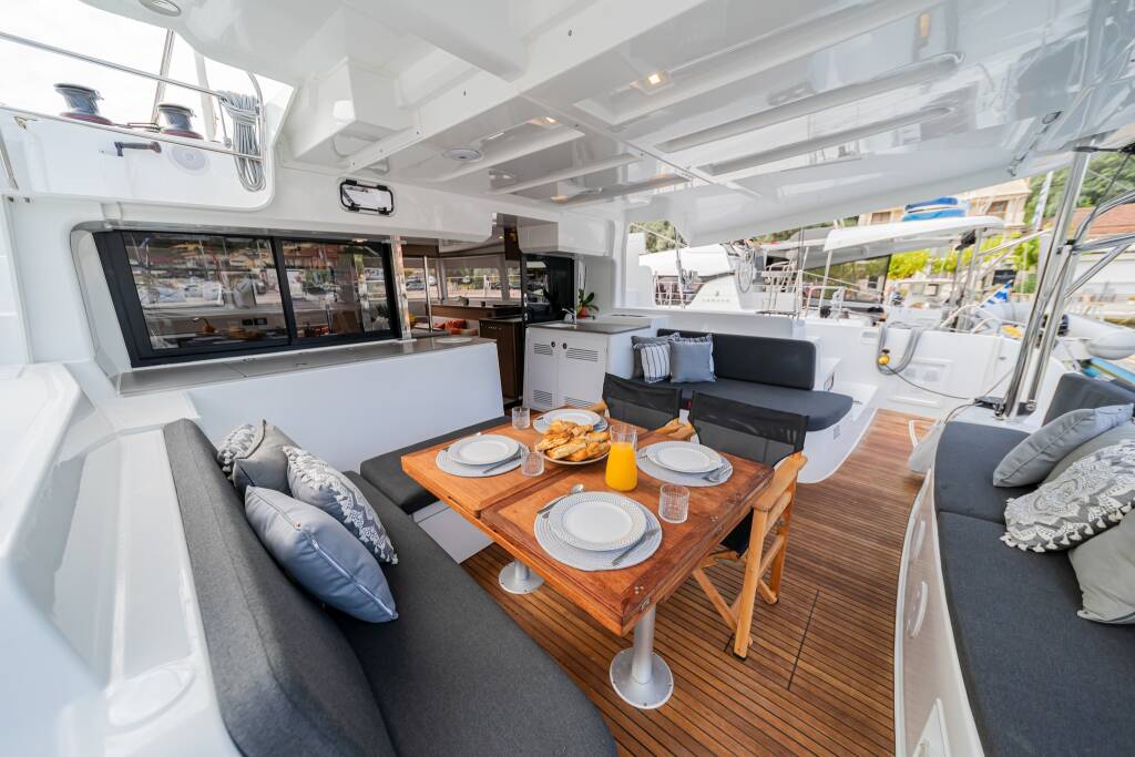 Lagoon 46  LINO