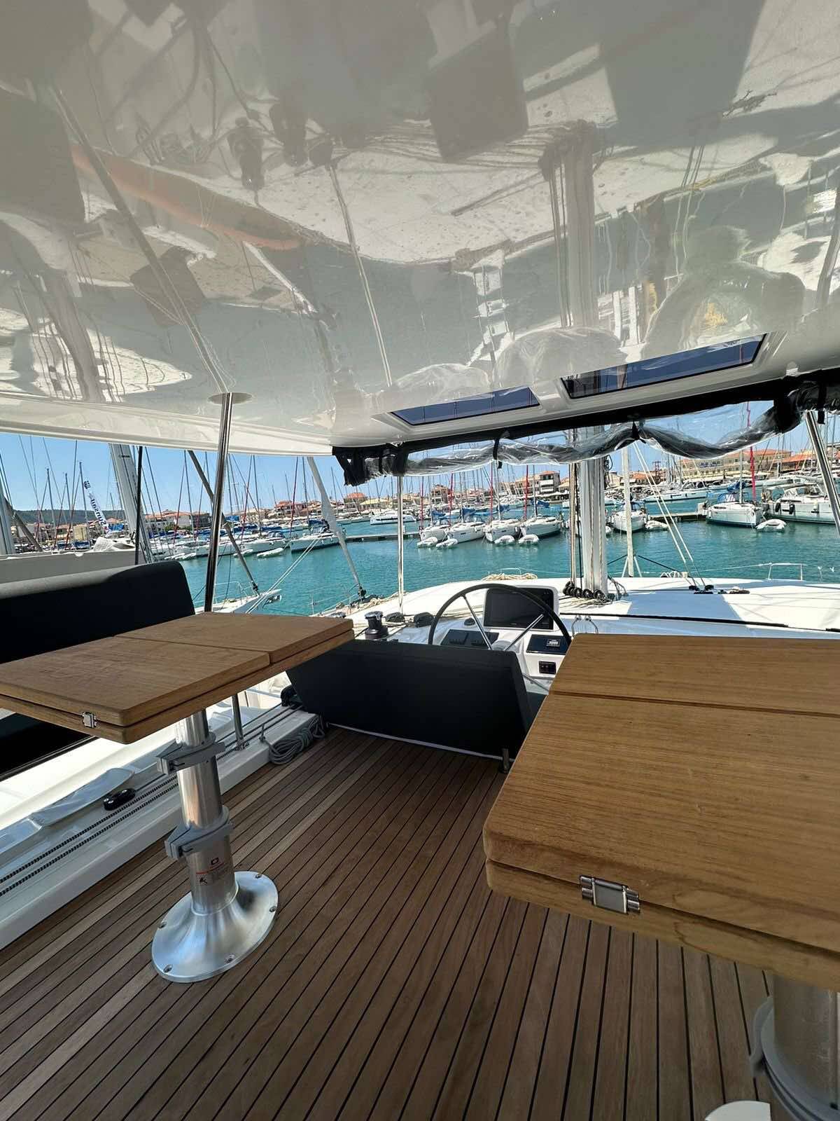 Lagoon 46 CASS (generator, air condition, water maker, inverter, teak cockpit, underwater lights, 2 SUP free of charge)