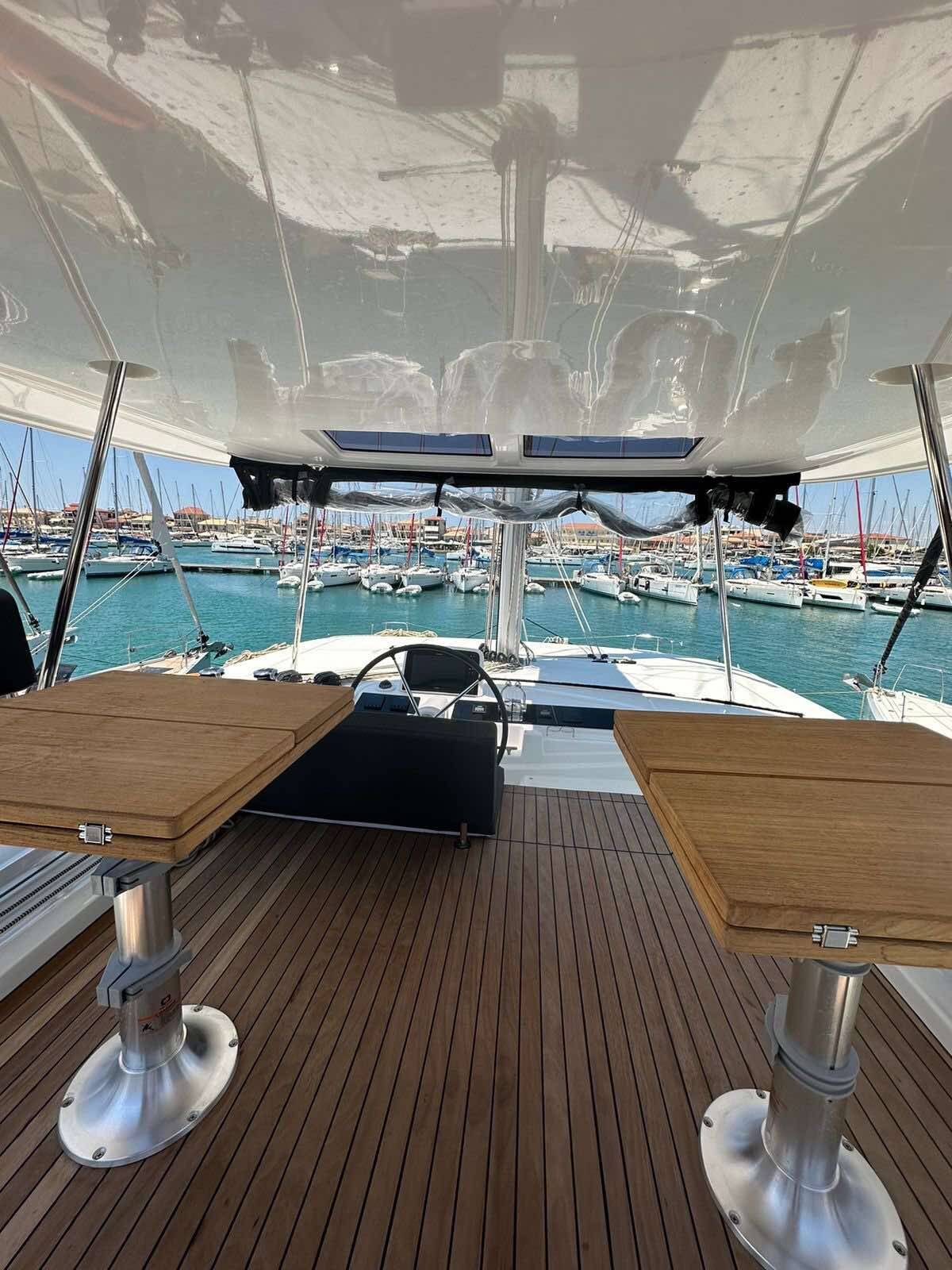 Lagoon 46 CASS (generator, air condition, water maker, inverter, teak cockpit, underwater lights, 2 SUP free of charge)