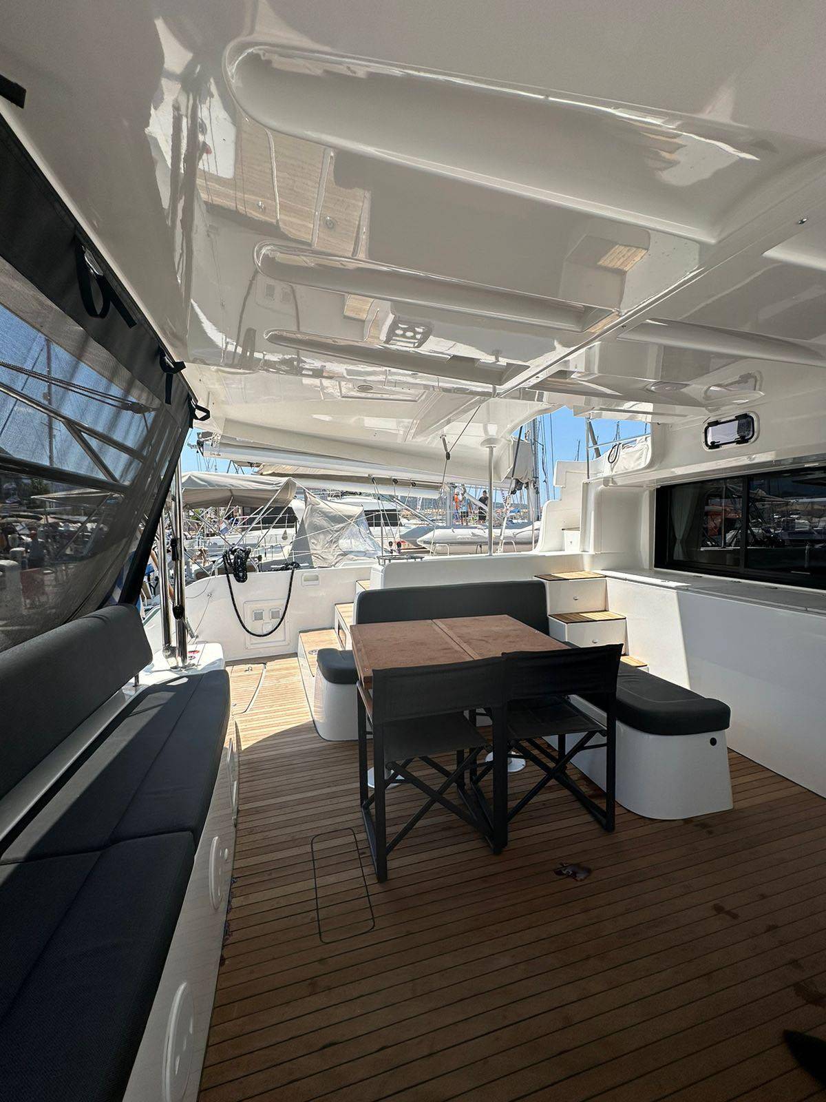 Lagoon 46 CASS (generator, air condition, water maker, inverter, teak cockpit, underwater lights, 2 SUP free of charge)