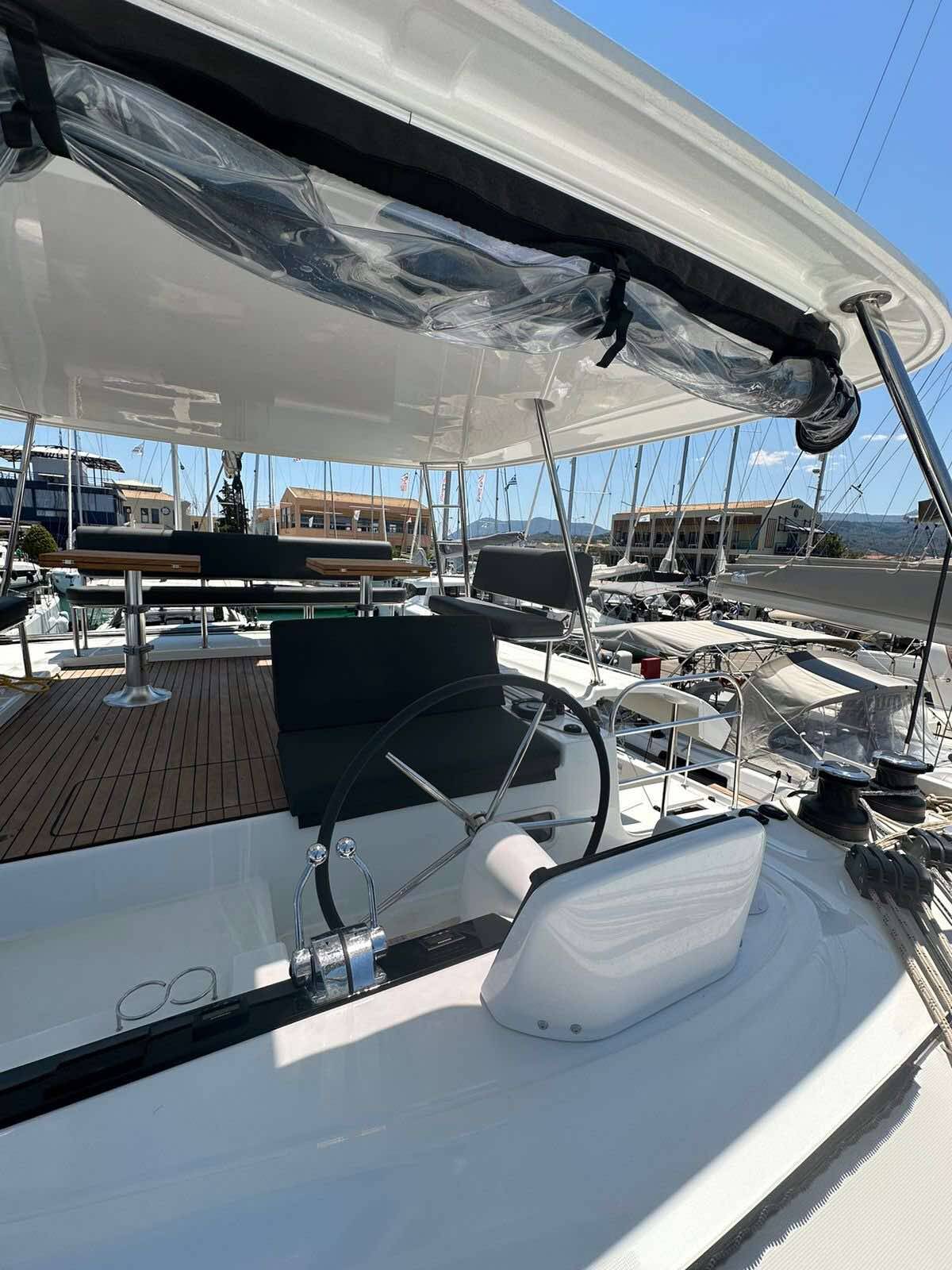 Lagoon 46 CASS (generator, air condition, water maker, inverter, teak cockpit, underwater lights, 2 SUP free of charge)