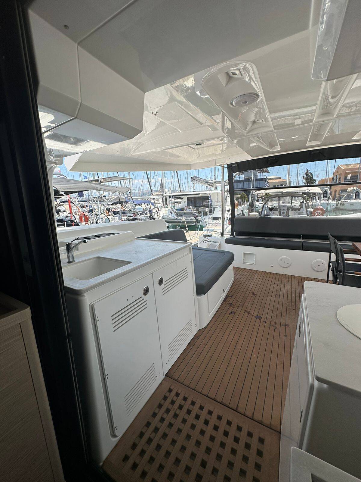 Lagoon 46 CASS (generator, air condition, water maker, inverter, teak cockpit, underwater lights, 2 SUP free of charge)