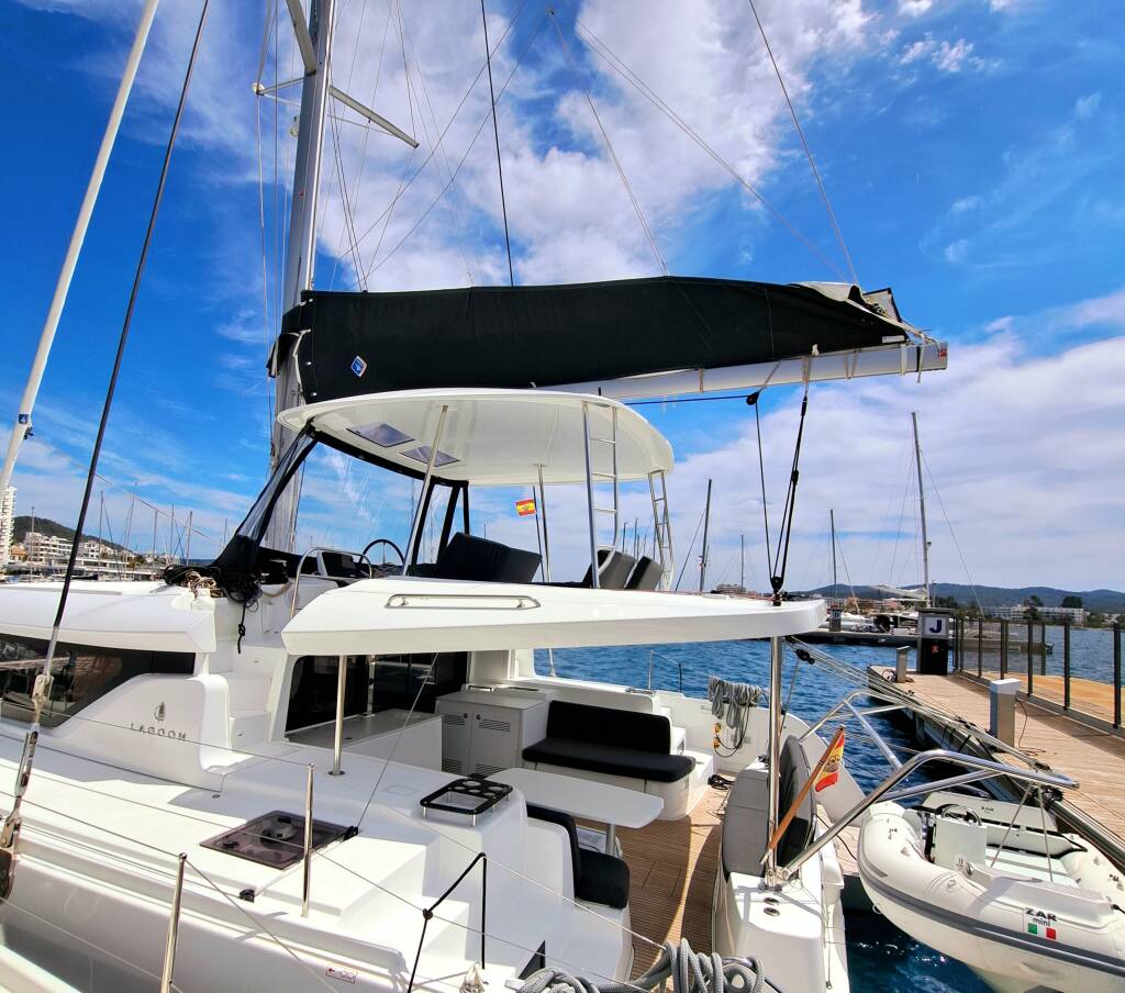 LAGOON 460  BLUE REGENERATION (FULL EQUIPPED, A/C, WATERMAKER, WHOLE WEEK BASE MOORING INCLUDED)