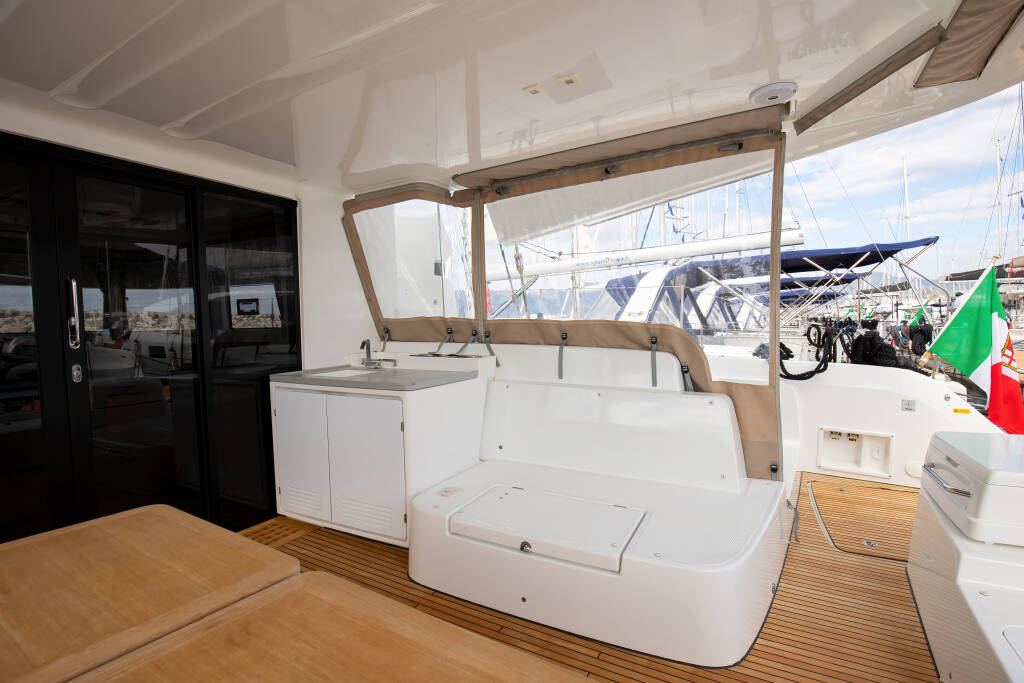 Lagoon 50  Finocchietto - Premium Crewed Line