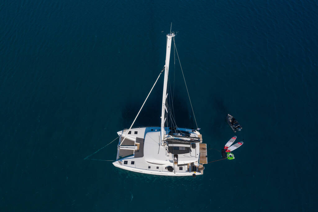 Lagoon 50 NOMAD II (VIP EQUIPPED, Generator, Air-condition, watermaker, Hydraulic swim platform, wine cooler, 2 SUP, 2 tubes, Waterski, fishing equipment, snorkeling equipment) 