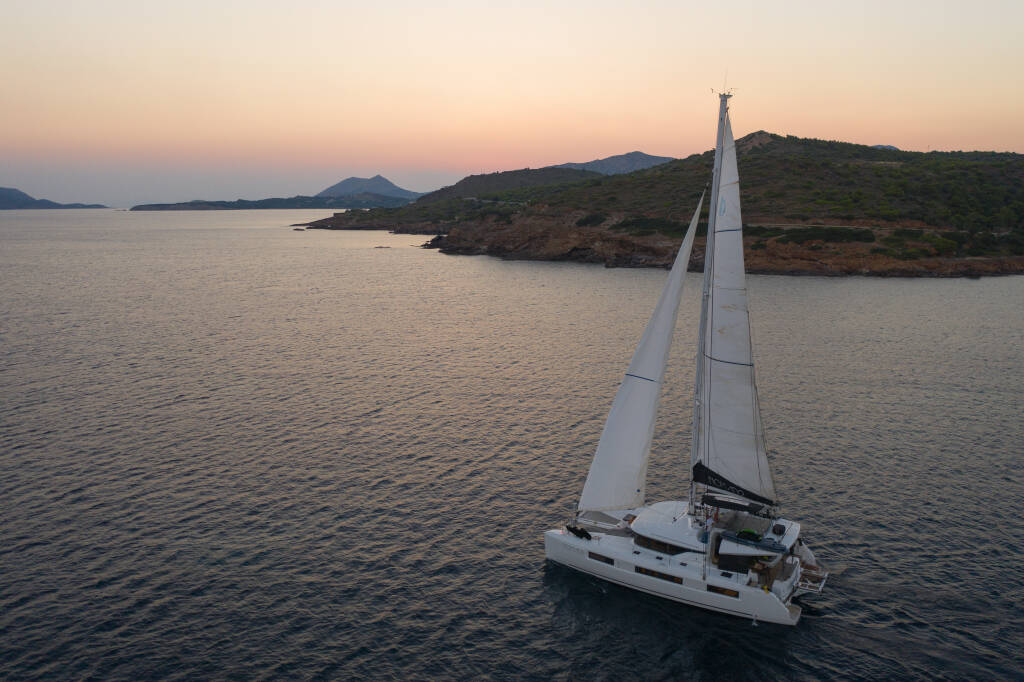 Lagoon 50 NOMAD II (VIP EQUIPPED, Generator, Air-condition, watermaker, Hydraulic swim platform, wine cooler, 2 SUP, 2 tubes, Waterski, fishing equipment, snorkeling equipment) 