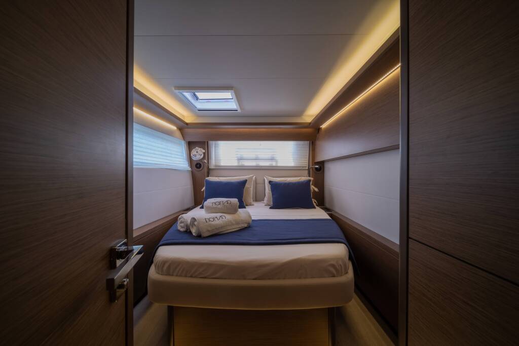 Lagoon 50 NOMAD II (VIP EQUIPPED, Generator, Air-condition, watermaker, Hydraulic swim platform, wine cooler, 2 SUP, 2 tubes, Waterski, fishing equipment, snorkeling equipment) 