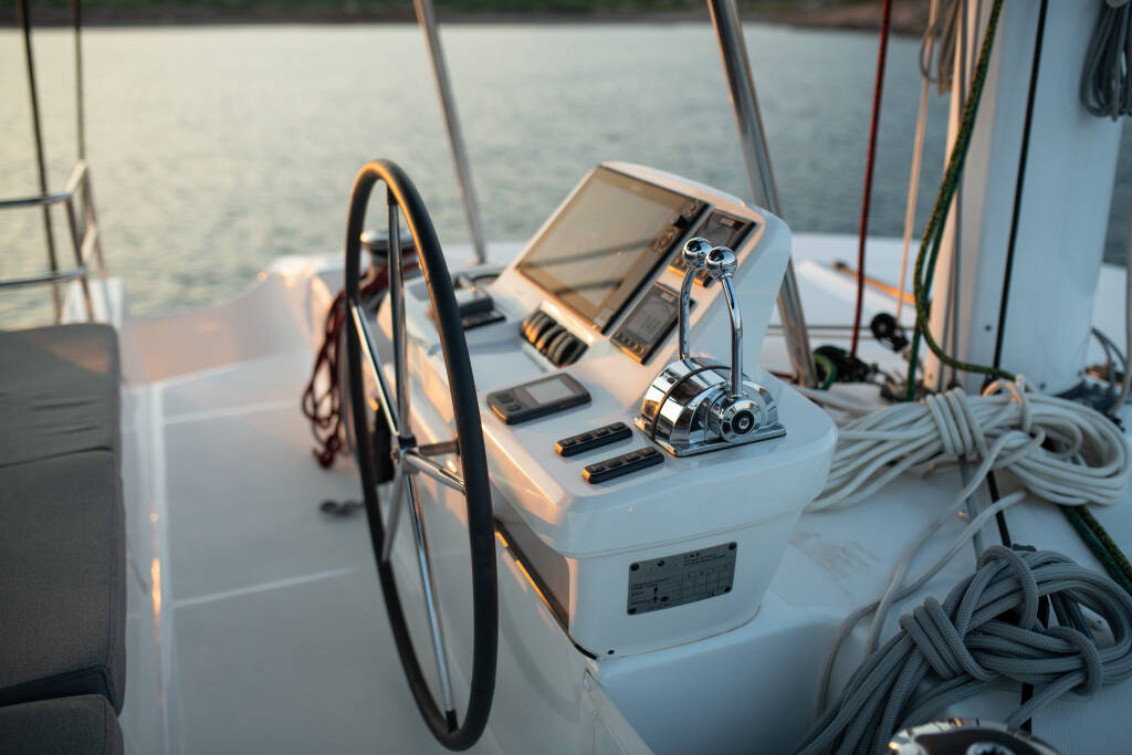 Lagoon 50 NOMAD II (VIP EQUIPPED, Generator, Air-condition, watermaker, Hydraulic swim platform, wine cooler, 2 SUP, 2 tubes, Waterski, fishing equipment, snorkeling equipment) 