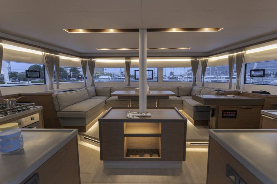 Lagoon 50F Captain Morgan w