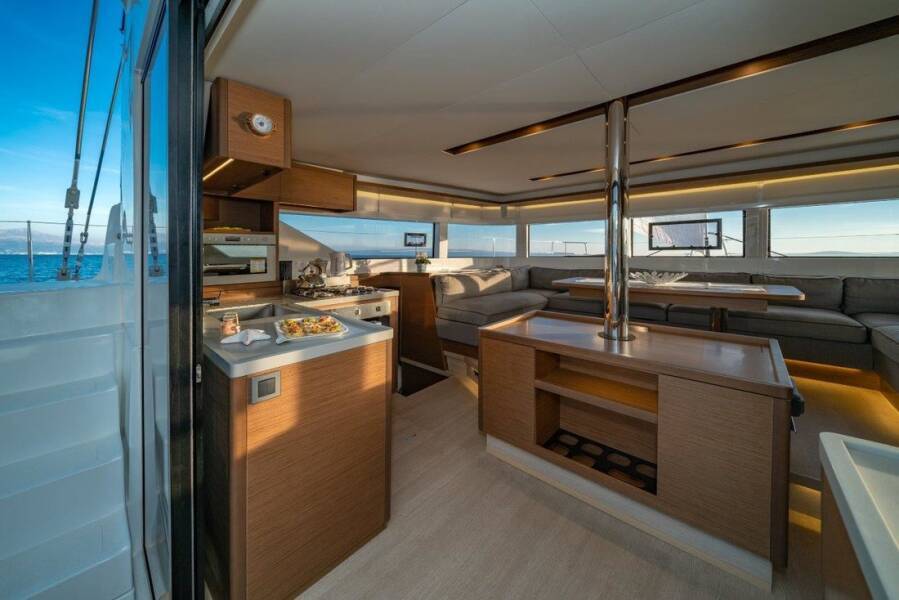 Lagoon 50F Captain Morgan w