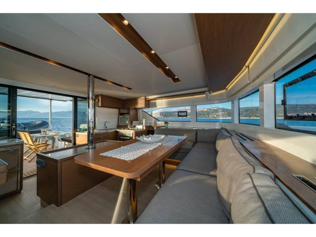 Lagoon 50F Captain Morgan w