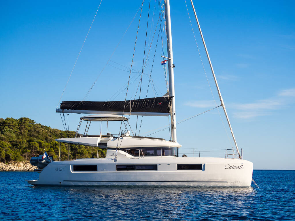 Lagoon 51 CATWALK