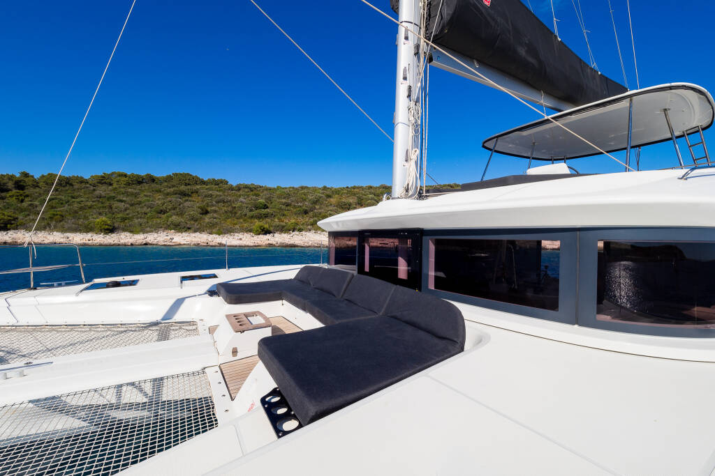 Lagoon 51 CATWALK