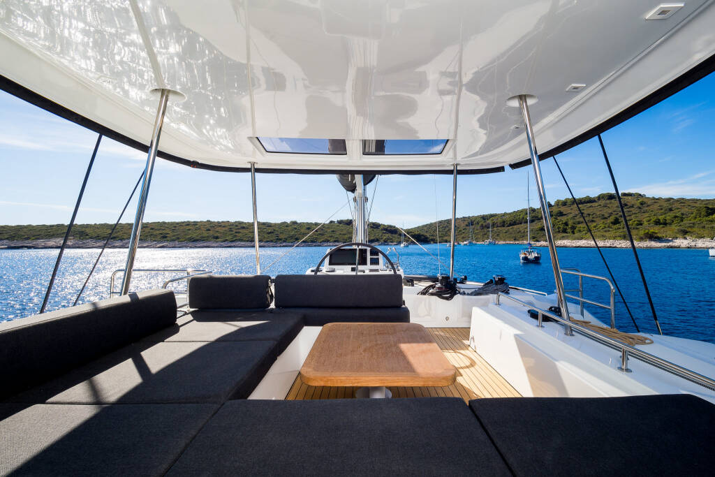Lagoon 51 CATWALK