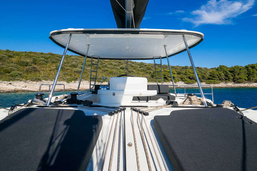 Lagoon 51 CATWALK