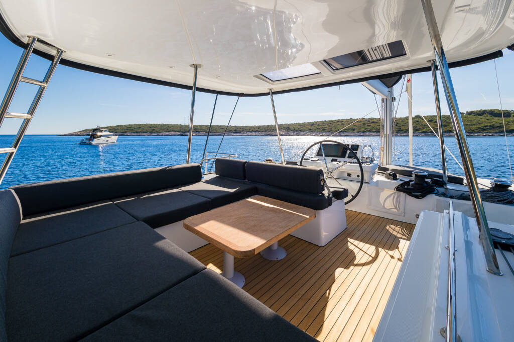 Lagoon 51 CATWALK