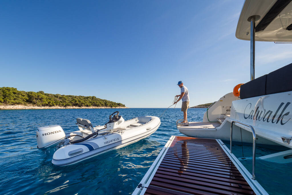 Lagoon 51 CATWALK
