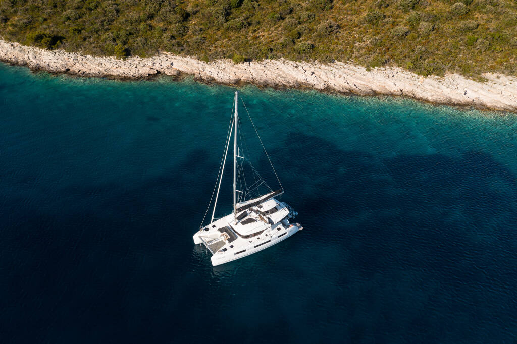Lagoon 51 CATWALK