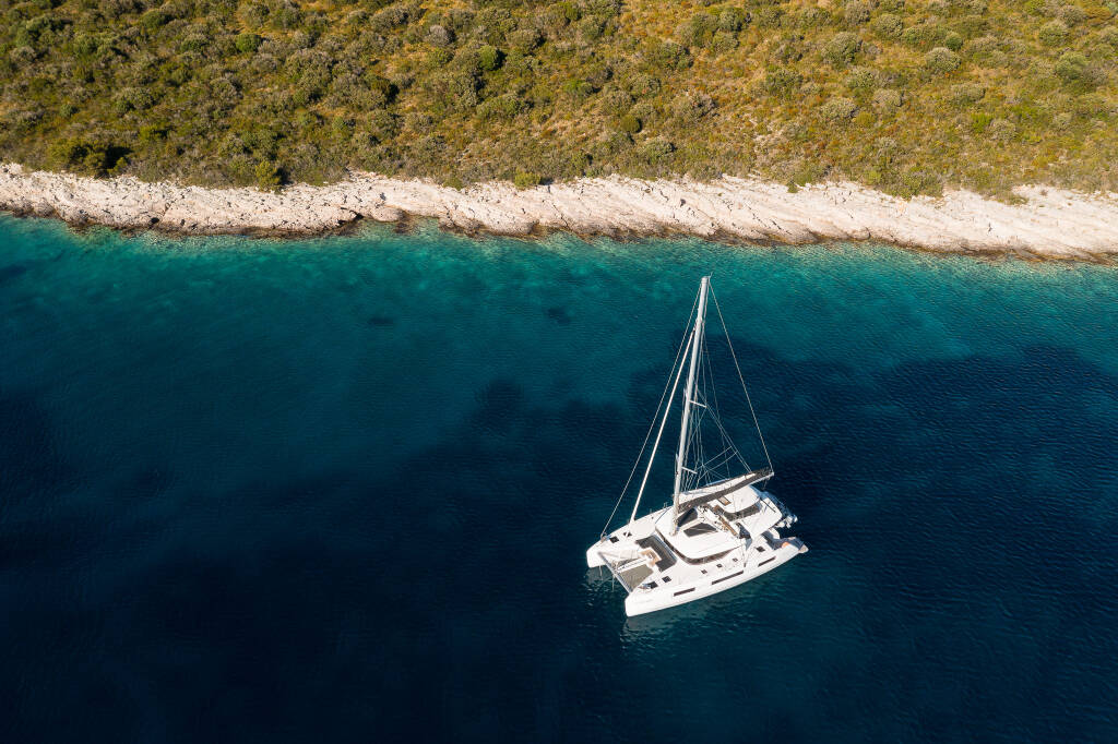 Lagoon 51 CATWALK