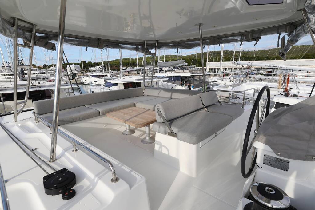 Lagoon 51  ZARATHUSTRA