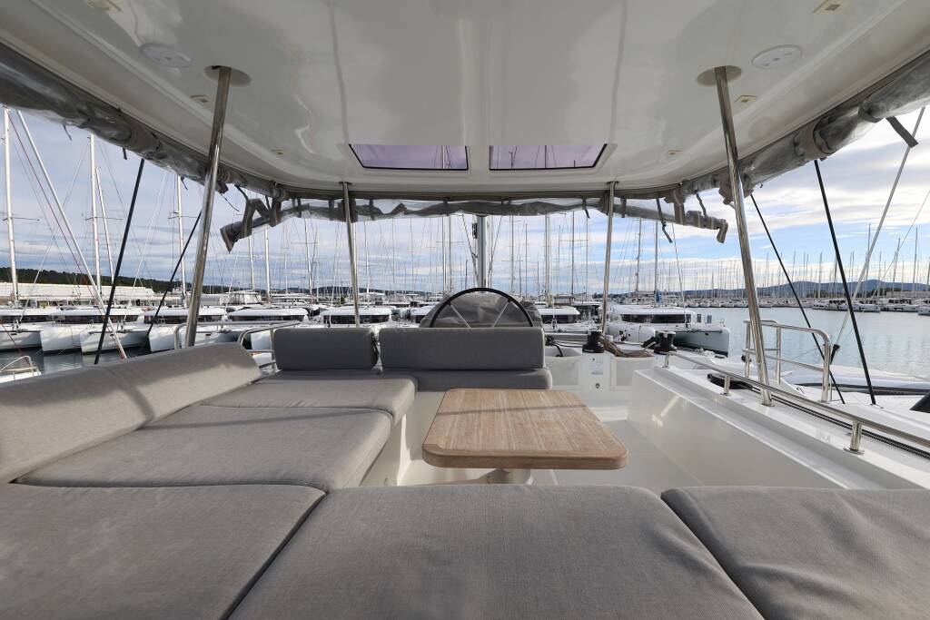 Lagoon 51  ZARATHUSTRA