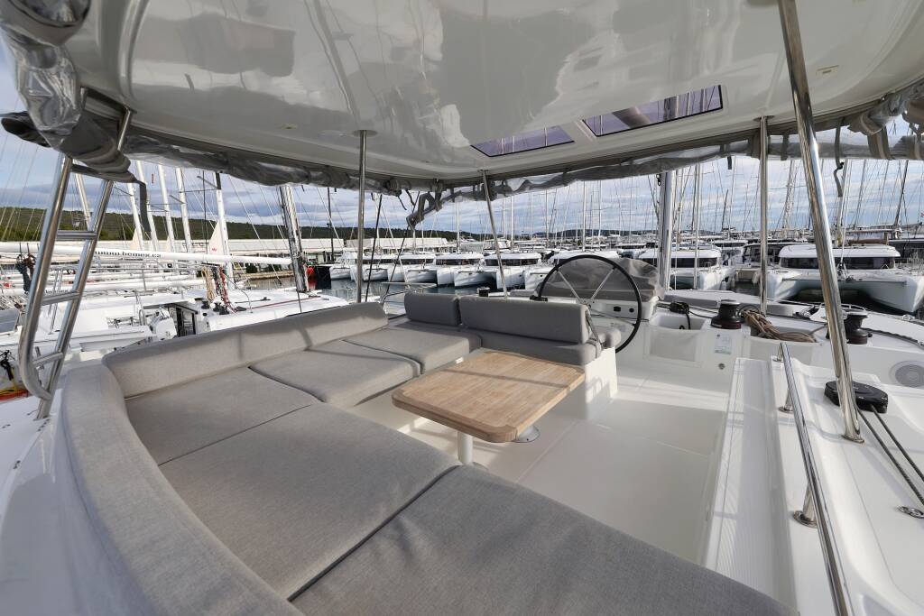 Lagoon 51  ZARATHUSTRA