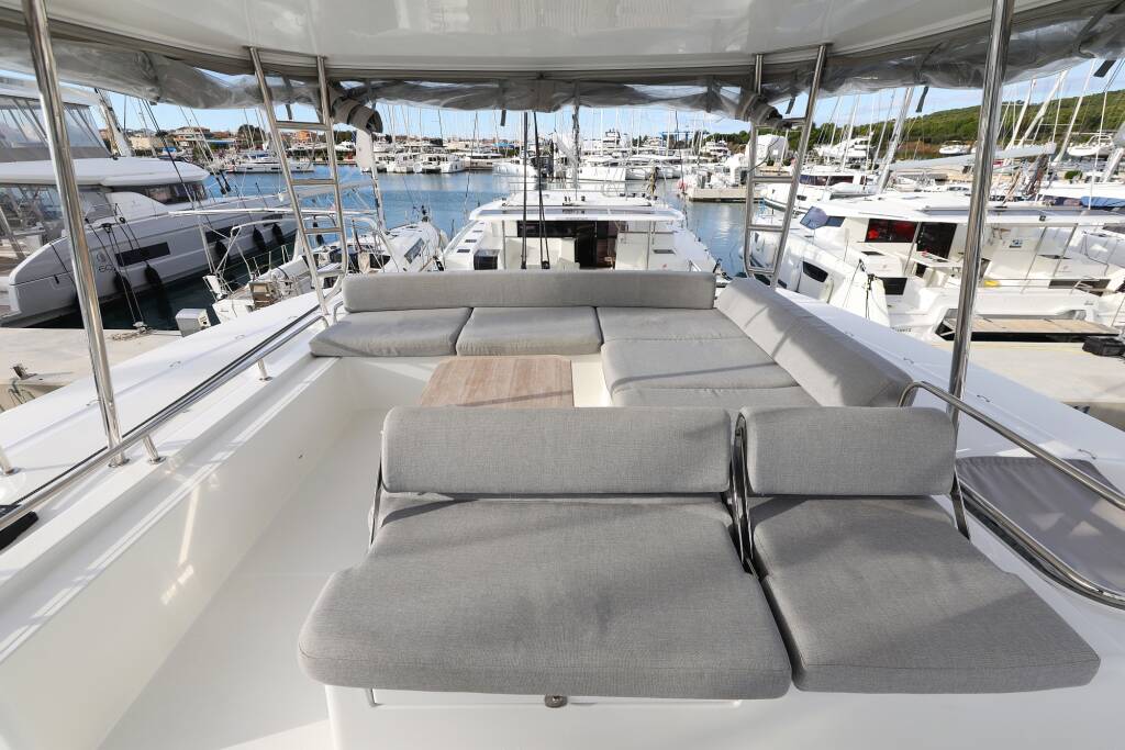 Lagoon 51  ZARATHUSTRA