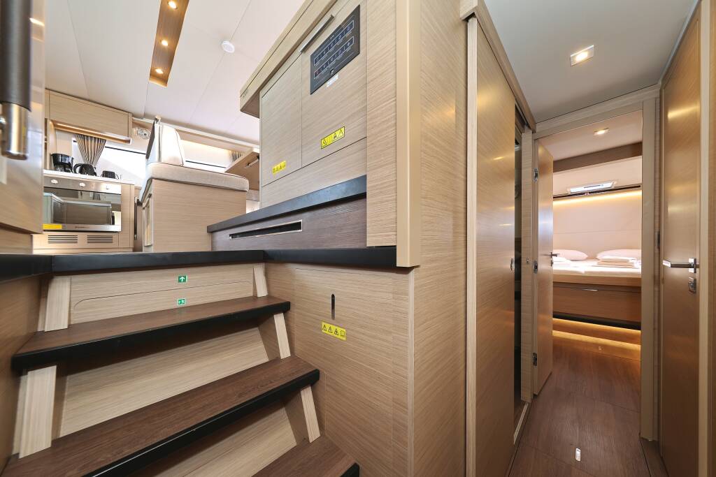 Lagoon 51  ZARATHUSTRA