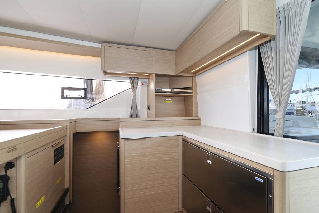 Lagoon 51  ZARATHUSTRA